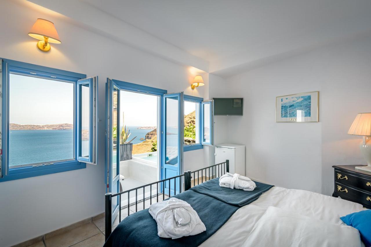 Golden Grey Goose Apartment Фира Екстериор снимка